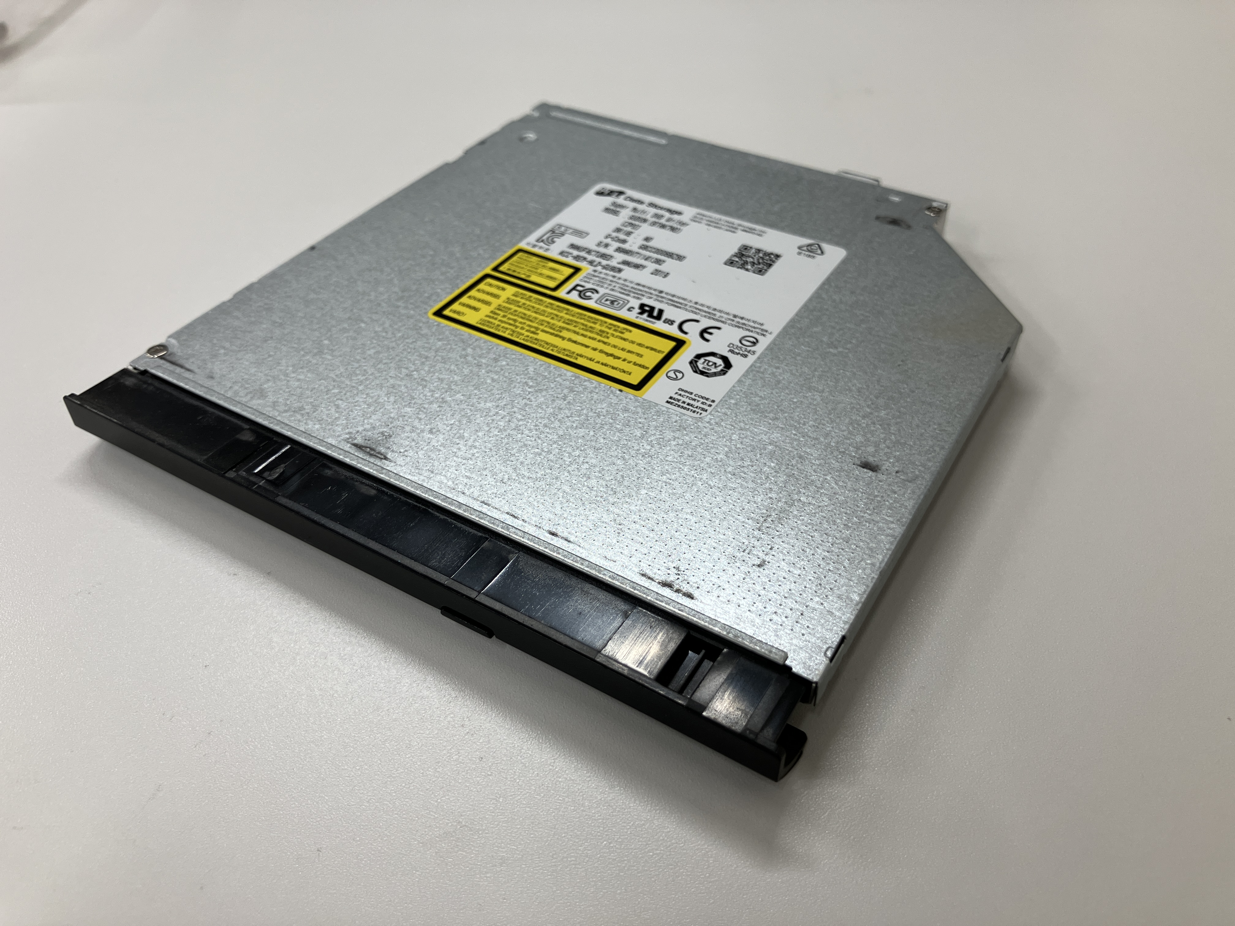 取り出した光学ドライブ